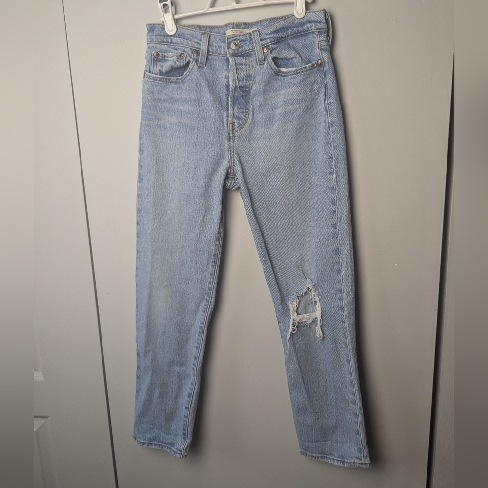 LEVI'S Wedgie Straight Jeans Pants Women Size 26x26 Light Blue Distressed Crop